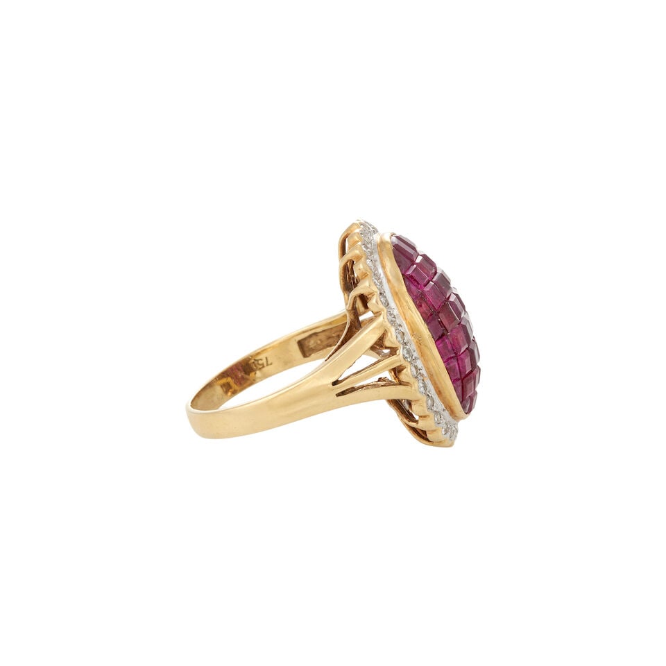 AN 18K GOLD, RUBY, AND DIAMOND RING - 4