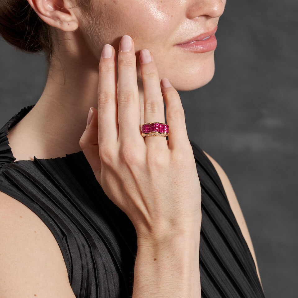 AN 18K GOLD, RUBY, AND DIAMOND RING - 2