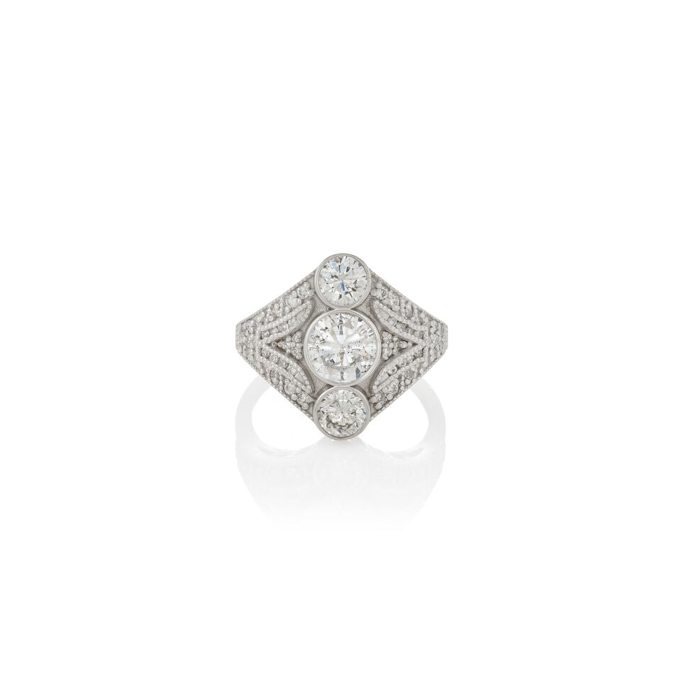 A 14K WHITE GOLD AND DIAMOND RING (1 of 4)