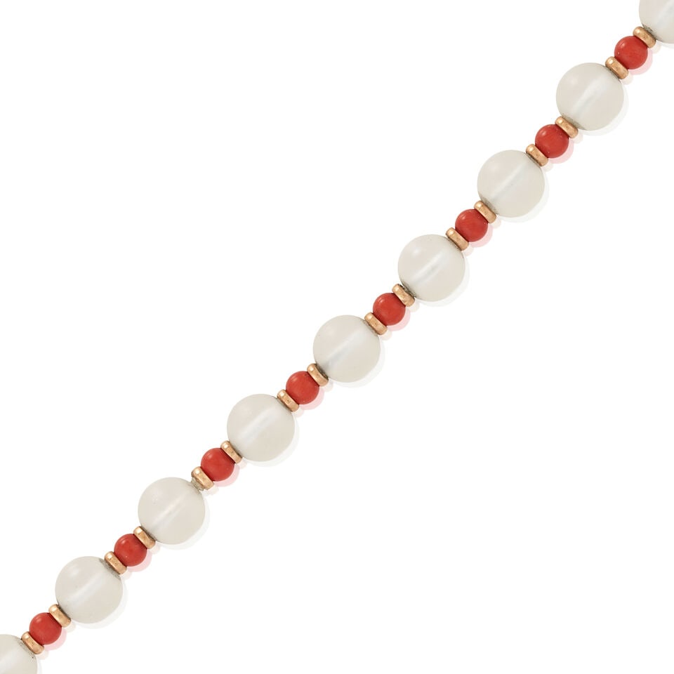 A GOLD, CORAL, AND ROCK CRYSTAL NECKLACE - 3