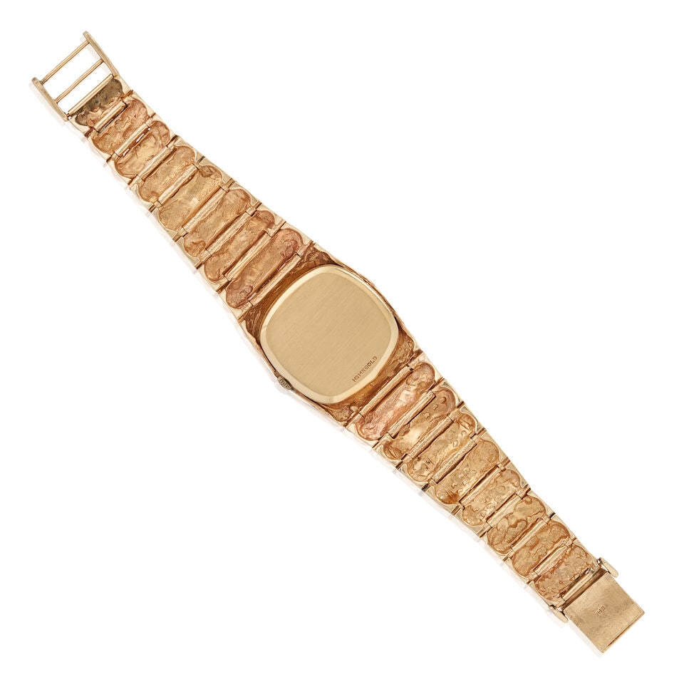 OMEGA: A 14K GOLD AND DIAMOND WRISTWATCH - 4