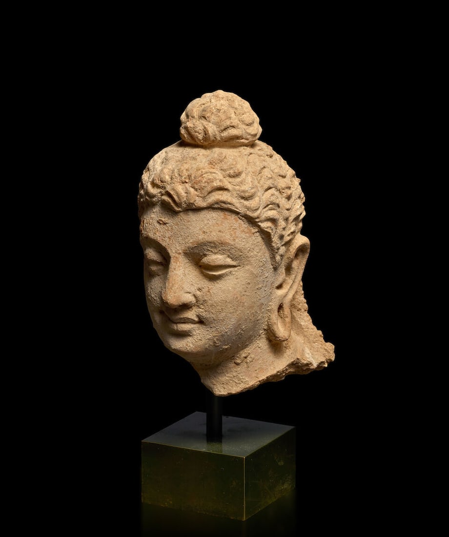 A STUCCO HEAD OF THE BUDDHA ANCIENT REGION OF GANDHARA, 3RD-5TH CENTURY - 2
