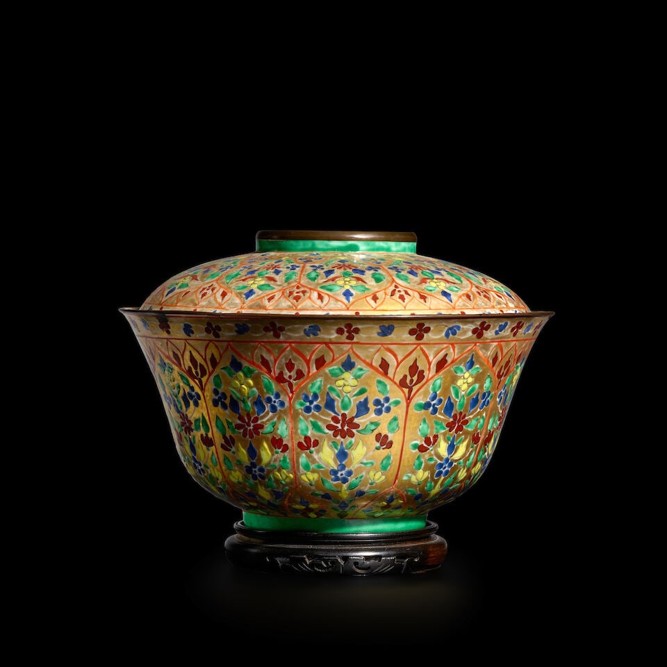 A GILDED AND ENAMELLED LAI NAM THONG PORCELAIN COVERED BOWL THAILAND, MID 19TH CENTURY: A GILDED AND ENAMELLED LAI NAM THONG PORCELAIN COVERED BOWL THAILAND, MID 19TH CENTURY 6 1/2 in. (16.5 cm) high Footnotes: 泰國 十九世紀中期