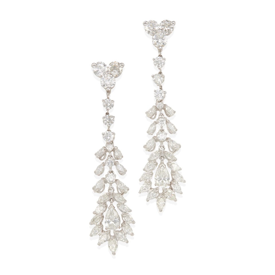 PAIR OF DIAMOND EARCLIPS (1 of 2)