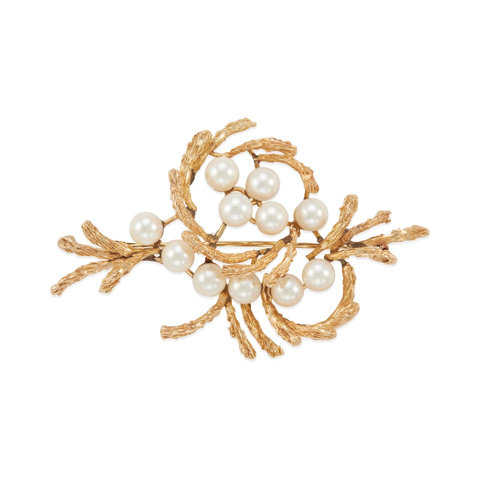 14K GOLD AND CULTURED PEARL BROOCH: 14K GOLD AND CULTURED PEARL BROOCH • 14k yellow gold • 11 spherical half-drilled saltwater cultured pearls measuring 6.25 mm to 6.75 mm each in diameter • Dimensions: 2 13/16 x 1
