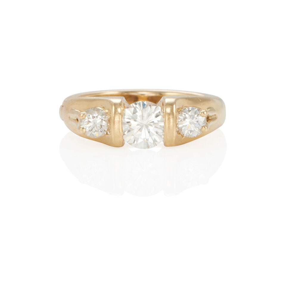 12K GOLD AND DIAMOND RING: 12K GOLD AND DIAMOND RING • 12k yellow gold • 1 Round Brilliant diamond weighing approximately 0.85 - 0.90 carats (6.00 - 6.28 x 3.88 mm) • 2 round diamonds weighing approximately