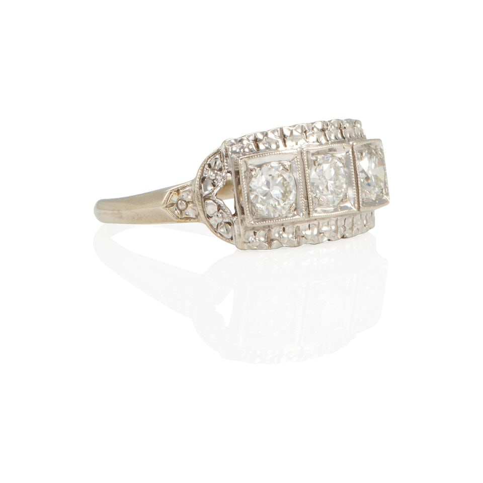 18K WHITE GOLD AND DIAMOND ANTIQUE RING - 2