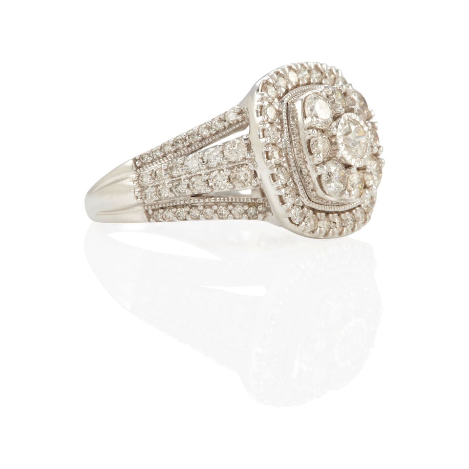 10K GOLD AND DIAMOND CLUSTER RING - 2