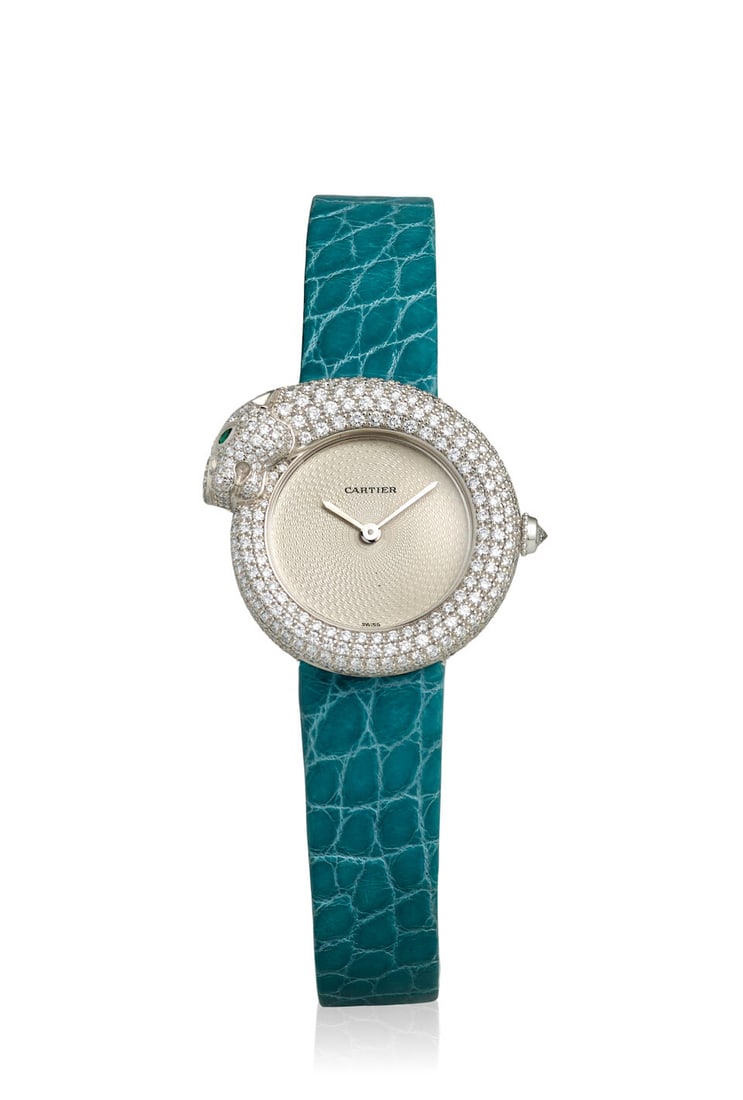 CARTIER. A FINE 18K WHITE GOLD, DIAMOND AND EMERALD SET QUARTZ WRISTWATCH Panthère 1925, Re...: CARTIER. A FINE 18K WHITE GOLD, DIAMOND AND EMERALD SET QUARTZ WRISTWATCH Model: Panthère 1925 Reference: 2323 Date: c. 2002 Movement: Cal. 016, 6-jewel quartz (movement in need of service, pleas