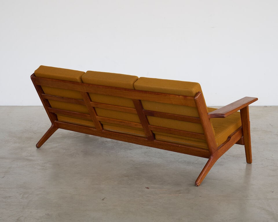 HANS J. WEGNER (1914-2007) Canapé GE290 - 3
