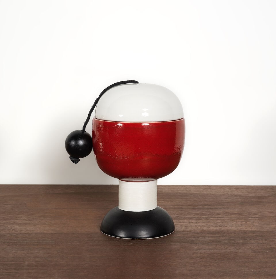 ETTORE SOTTSASS (1917-2007) Boîte: ETTORE SOTTSASS (1917-2007) Boîte Création en 1959 Édition Giovanni Masoni, 2002 Signée, monogrammée, datée et numérotée '17/20' Céramique émaillé