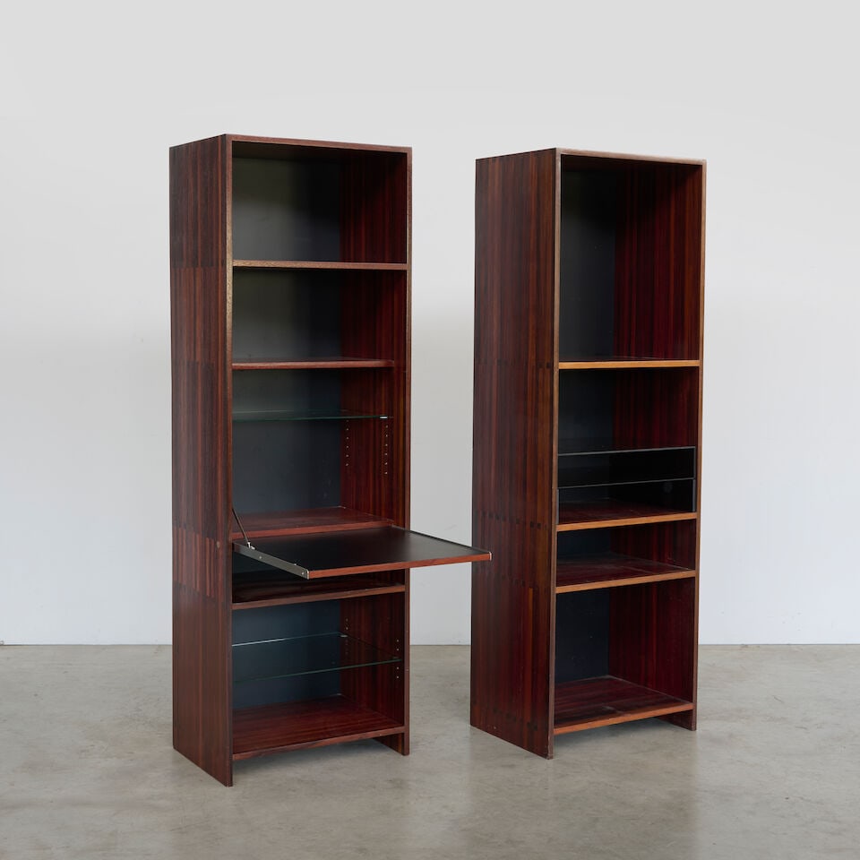 JULES WABBES (1919-1974) Paire de bibliothèques: JULES WABBES (1919-1974) Paire de bibliothèques Création en 1957 Édition Mobilier Universel Palissandre de Rio, ébène de Macassar, movingui, ovangkol, stratifié, verre fu