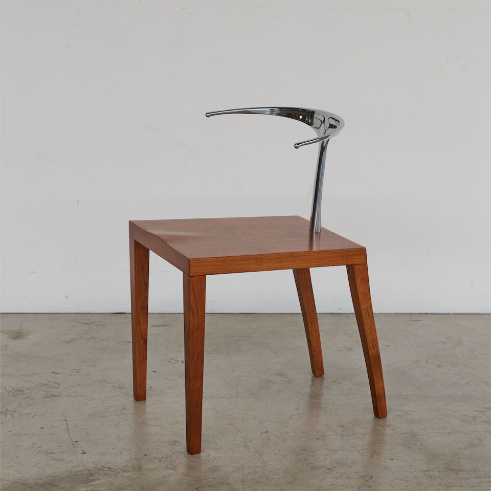 PHILIPPE STARCK (1949) Chaise Royalton: PHILIPPE STARCK (1949) Chaise Royalton Création en 1991 Édition Driade, collection Aleph Signé 'ALEPH BY STARCK' Sapelli et aluminium H: 71 cm. (28 in.); L: 47 cm. (18.1/2 in.); P: 50,5