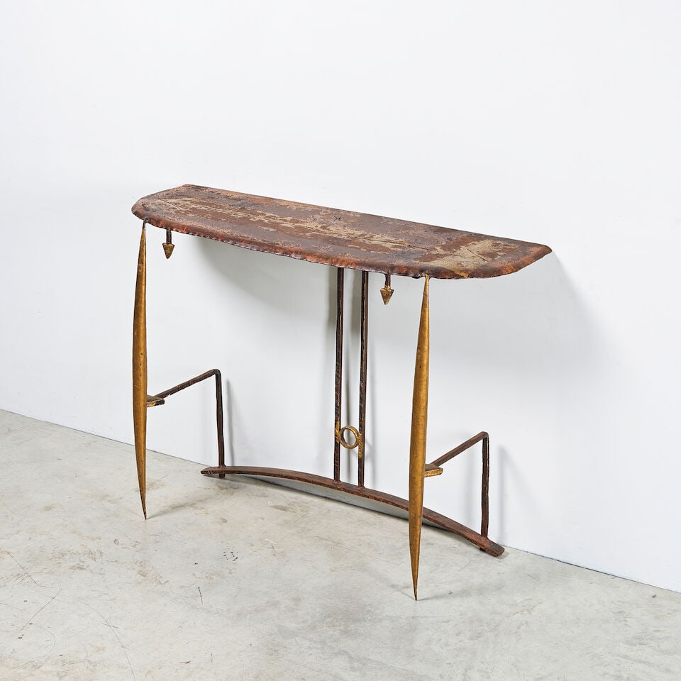 JEAN-JACQUES ARGUEYROLLES (1954) Console: JEAN-JACQUES ARGUEYROLLES (1954) Console 1996 Monogrammée 'AR' et datée '96' Fer forgé patiné partiellement doré à la feuille et tôle de fer H: 84,7 cm. (33.3/8 in.)