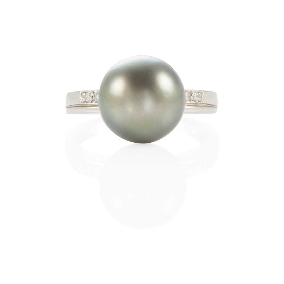 14K GOLD, TAHITIAN CULTURED PEARL AND DIAMOND RING: 14K GOLD, TAHITIAN CULTURED PEARL AND DIAMOND RING • 14k white gold • 1 Tahitian cultured pearl measuring approximately 11.00 - 12.00 mm • 6 round diamonds stated to weigh 0.07