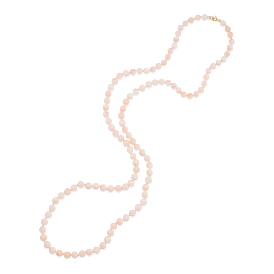 14K GOLD AND CORAL STRAND NECKLACE: 14K GOLD AND CORAL STRAND NECKLACE • 14k yellow gold • Numerous round coral beads 4.94 - 5.74mm • Length 25 1/2 in. • Estimated gross weight: 21.9 grams Footnotes: Please note