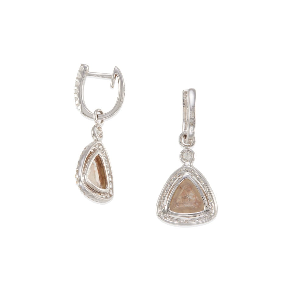 PAIR OF 18K GOLD, COLORED DIAMOND AND DIAMOND PEDNANT DROP EARRINGS - 2