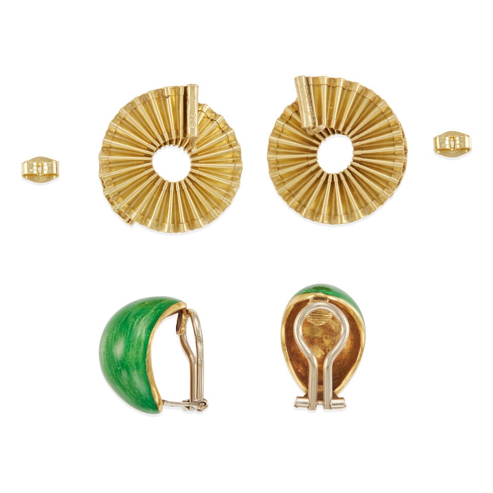 TWO PAIR 18K GOLD EARRINGS - 2