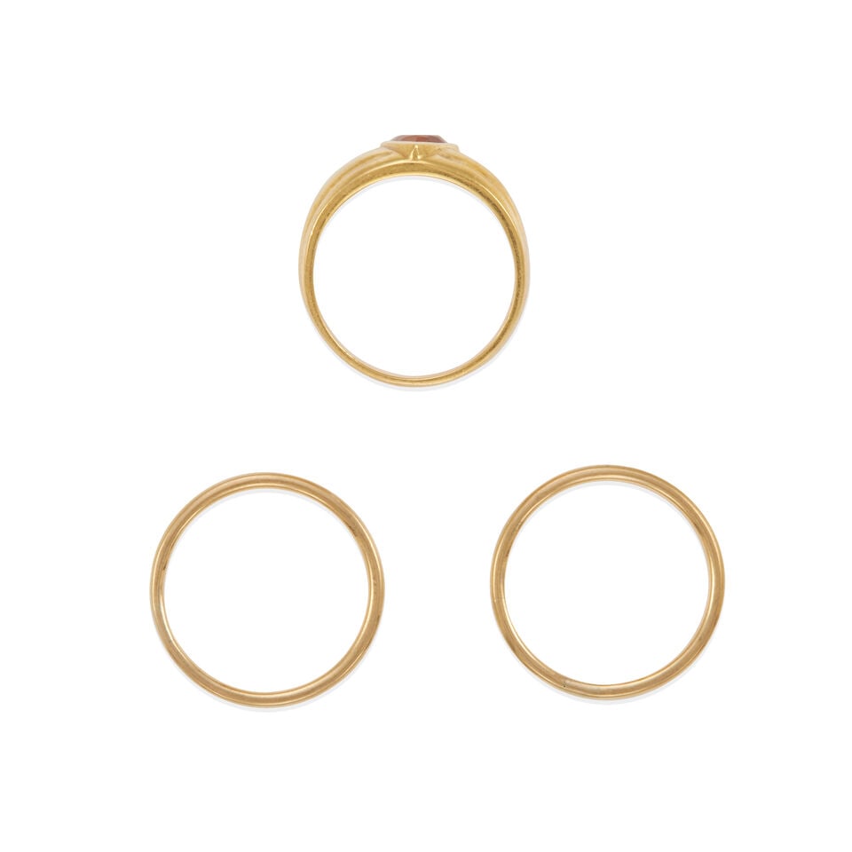 GROUP OF THREE 18K GOLD AND GOLD AND CITRINE RINGS - 2