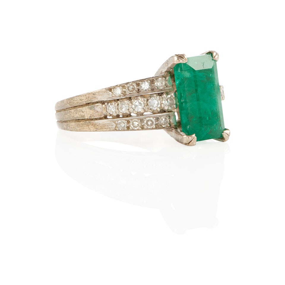 EMERALD AND DIAMOND RING - 2