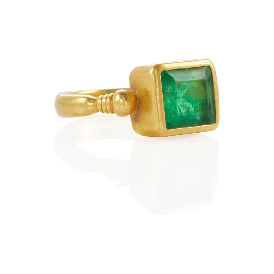22K GOLD AND EMERALD RING - 2