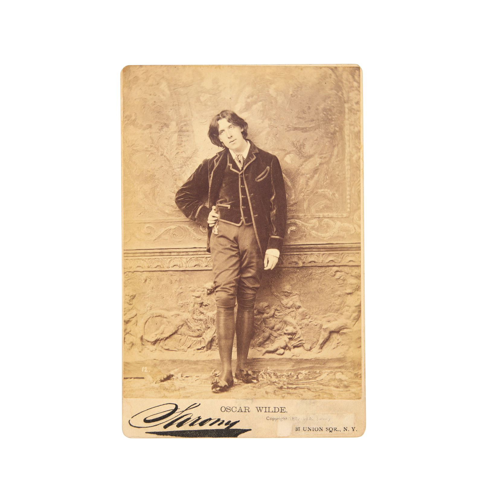 SARONY (NAPOLEON) Cabinet card photograph of Oscar Wilde, taken in New York, 1882 (1 of 1)