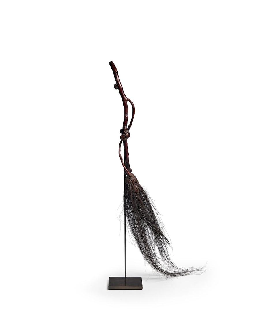 A BLACK-LACQUERED ROOTWOOD FLYWHISK 18th/19th century: A BLACK-LACQUERED ROOTWOOD FLYWHISK 18th/19th century Probably made of horsehair mounted on a natural gnarled branch with a smaller stem curving around the knobbed shaft to join the crest of the flywh