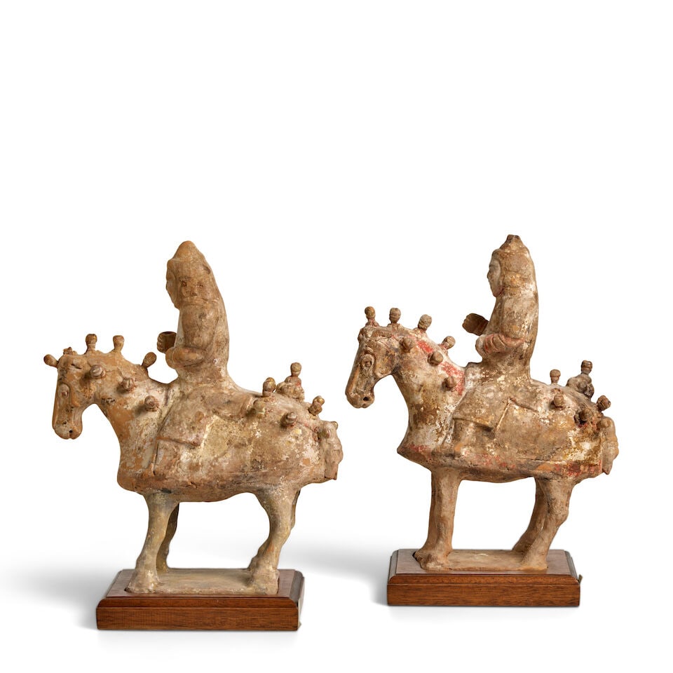 A PAIR OF PAINTED AND GILT-DECORATED POTTERY HORSES AND RIDERS IN MILITARY ATTIRE Northern Dynas... - 3