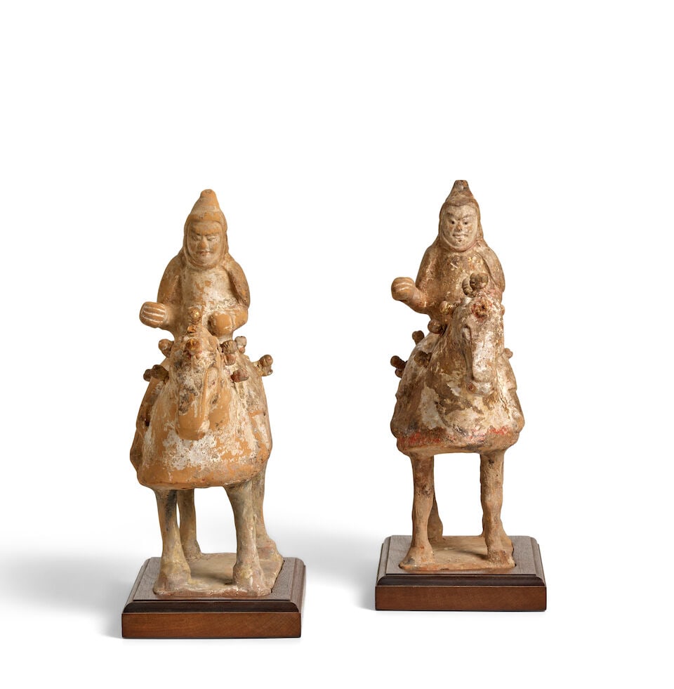 A PAIR OF PAINTED AND GILT-DECORATED POTTERY HORSES AND RIDERS IN MILITARY ATTIRE Northern Dynas... - 4