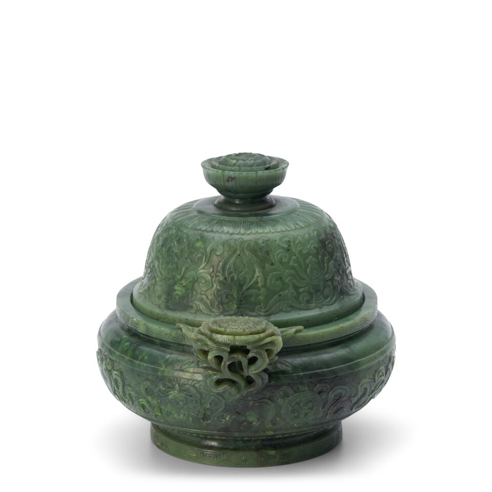 A MUGHAL-STYLE SPINACH JADEITE 'CHRYSANTHEMUM' CENSER AND COVER Late Qing Dynasty - 2
