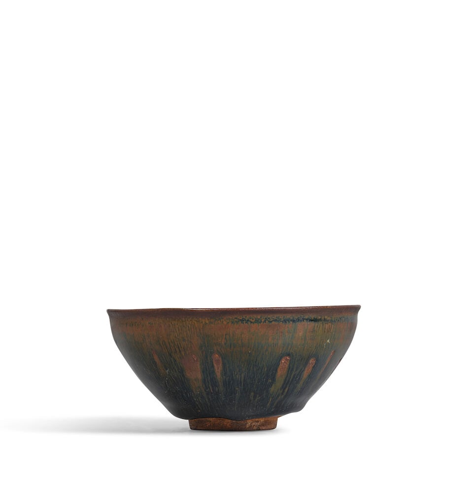 A JIAN 'HARE'S FUR' TEA BOWL Southern Song Dynasty (box): A JIAN 'HARE'S FUR' TEA BOWL Southern Song Dynasty 4 7/8in (12.4cm) diam (box). Footnotes: 南宋 《進琖》印款 建窯黑釉兔&#
