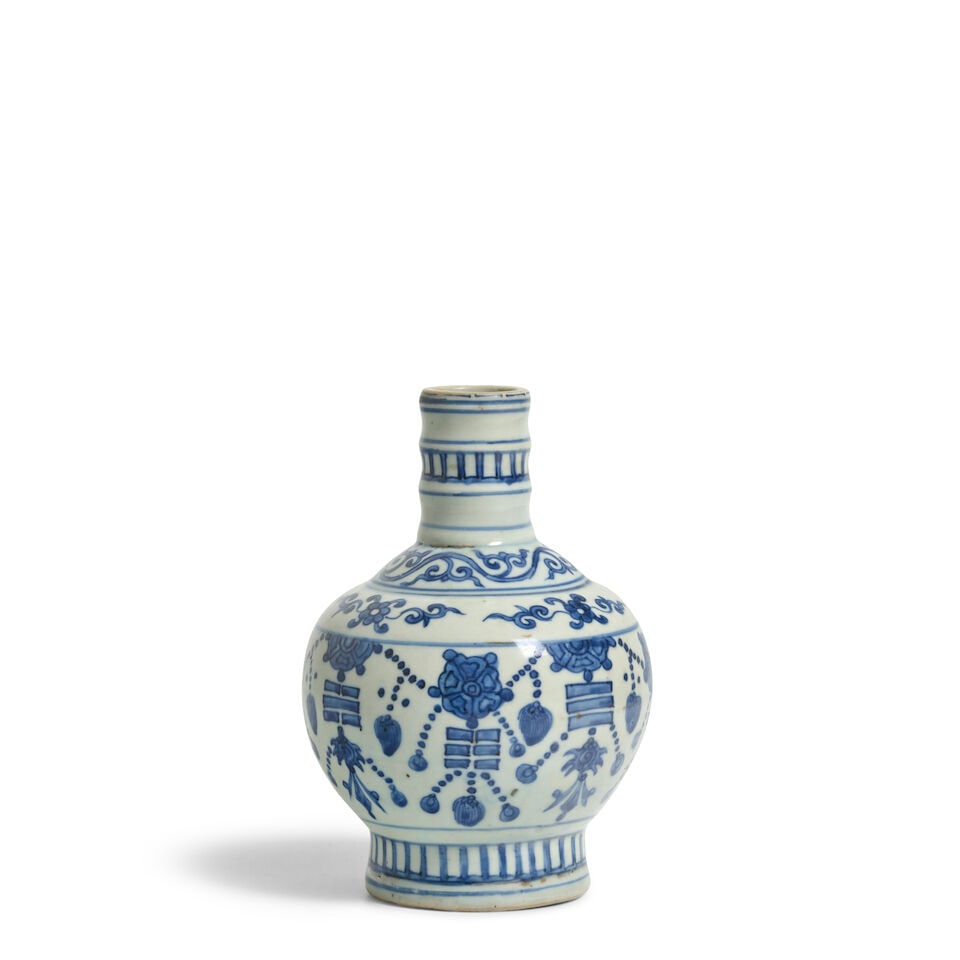 A MING BLUE AND WHITE 'PENDANT TRIGRAM' GLOBULAR BOTTLE VASE Jiajing (1 of 4)