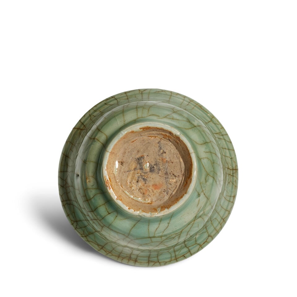 A LONGQUAN CELADON CRACKLE-GLAZED DEEP BOWL Yuan/Ming Dynasty - 2