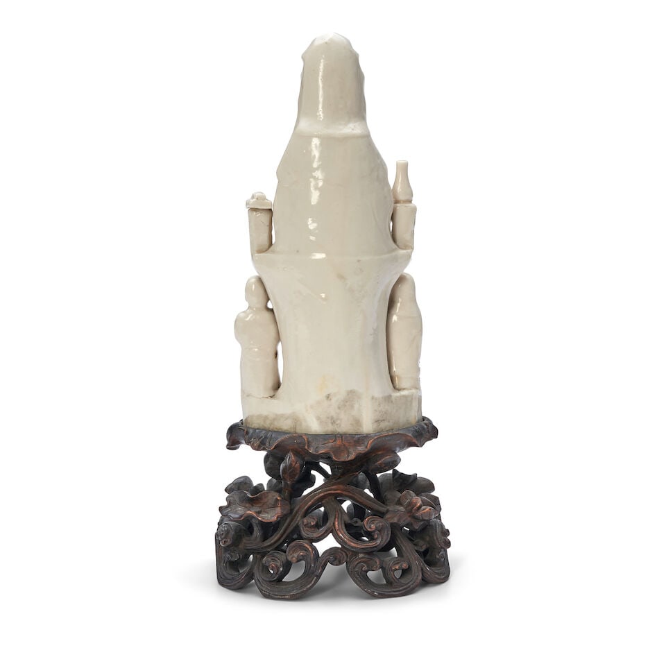 A DEHUA SEATED GUANYIN AND CHILD WITH ATTENDANTS GROUP 17th century - 2