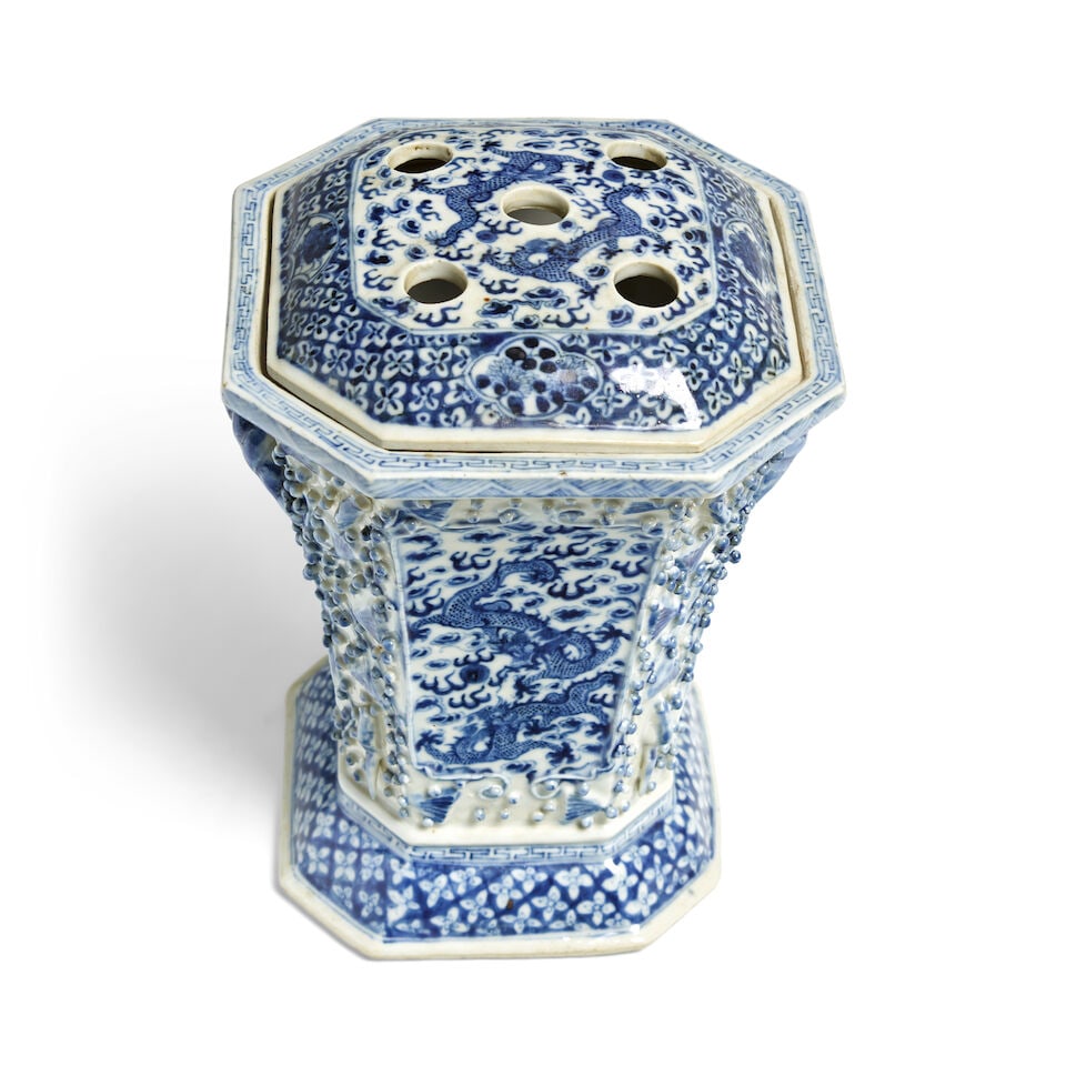 A PAIR OF BLUE AND WHITE 'DRAGONS ATTENDING TO THE FLAMING PEARL' CACHE-POTS AND COVERS Late Qi... - 2