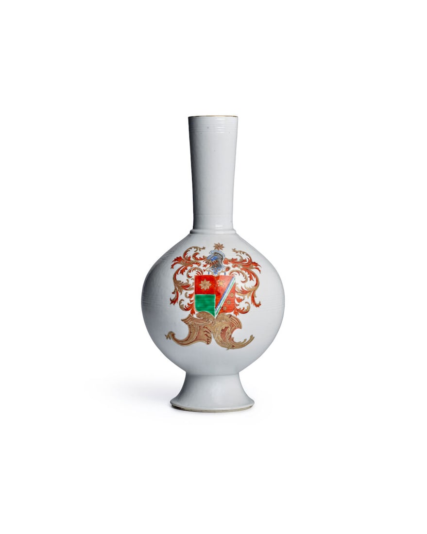 A RARE AND LARGE ENAMELED AND GILT ARMORIAL BOTTLE VASE FOR THE DUTCH FAMILY DE HEERE Qianlong p...: A RARE AND LARGE ENAMELED AND GILT ARMORIAL BOTTLE VASE FOR THE DUTCH FAMILY DE HEERE Qianlong period, circa 1749-1763 The slender vase with oviform body and tall flaring neck, standing on a