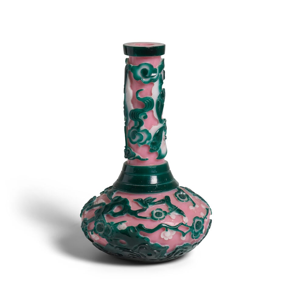 A GREEN AND WHITE OVERLAY GLASS PINK-GROUND 'BATS AND MAGPIES' BOTTLE VASE 19th century: A GREEN AND WHITE OVERLAY GLASS PINK-GROUND 'BATS AND MAGPIES' BOTTLE VASE 19th century 9 1/16in (23cm) high Footnotes: 十九世紀
