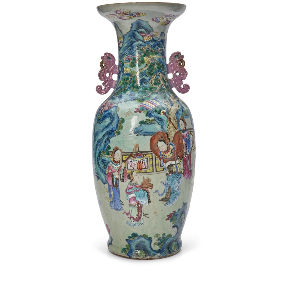A LARGE FAMILLE ROSE PORCELAIN VASE Late Qing Dynasty (1 of 2)