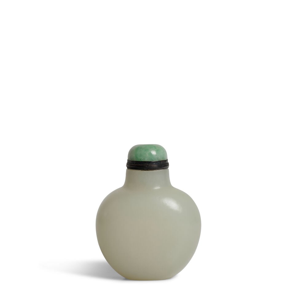 A PLAIN WHITE JADE SNUFF BOTTLE Late Qing Dynasty (1 of 1)