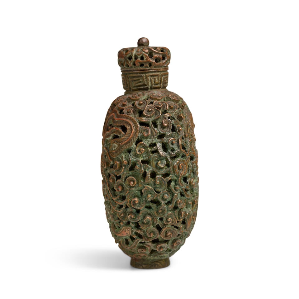A HEAVILY-CAST RETICULATED COPPER-BRONZE 'DRAGON AND PHOENIX' SNUFF BOTTLE 1850-1920 - 2