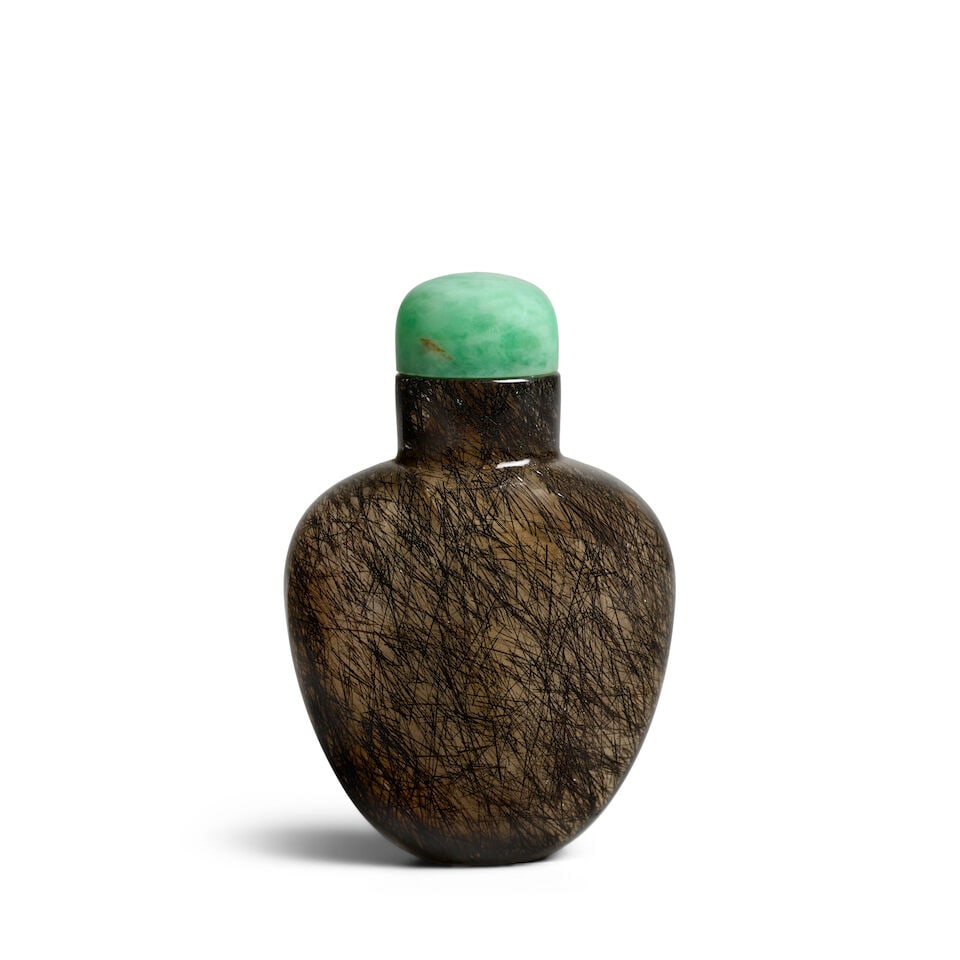 A PLAIN SPADE-SHAPED HAIR CRYSTAL SNUFF BOTTLE 1800-1900: A PLAIN SPADE-SHAPED HAIR CRYSTAL SNUFF BOTTLE 1800-1900 2 1/8in (5.5cm) high, stopper Footnotes: 1800-1900 素面髮晶鼻煙壺一件 For further inform