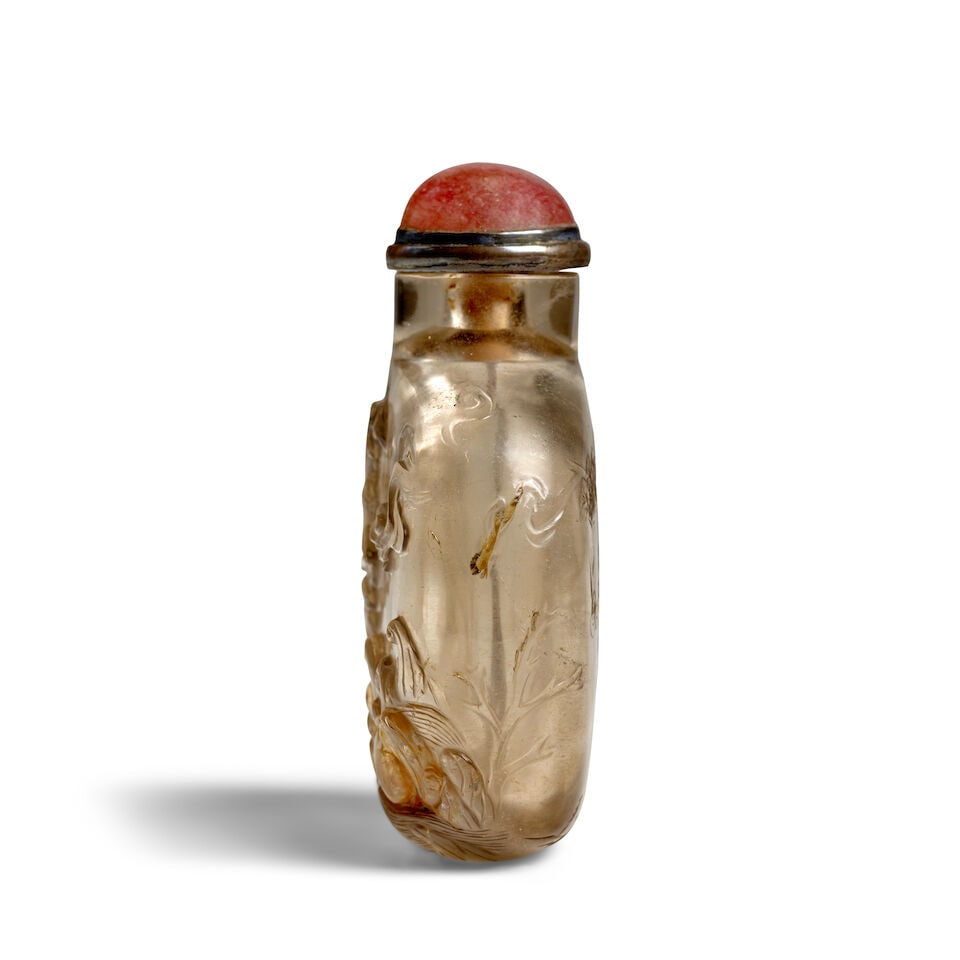 A LARGE, PALE SMOKY CRYSTAL 'MONKEY, SUN, WAVES AND PINE' SNUFF BOTTLE 1780-1880 - 2
