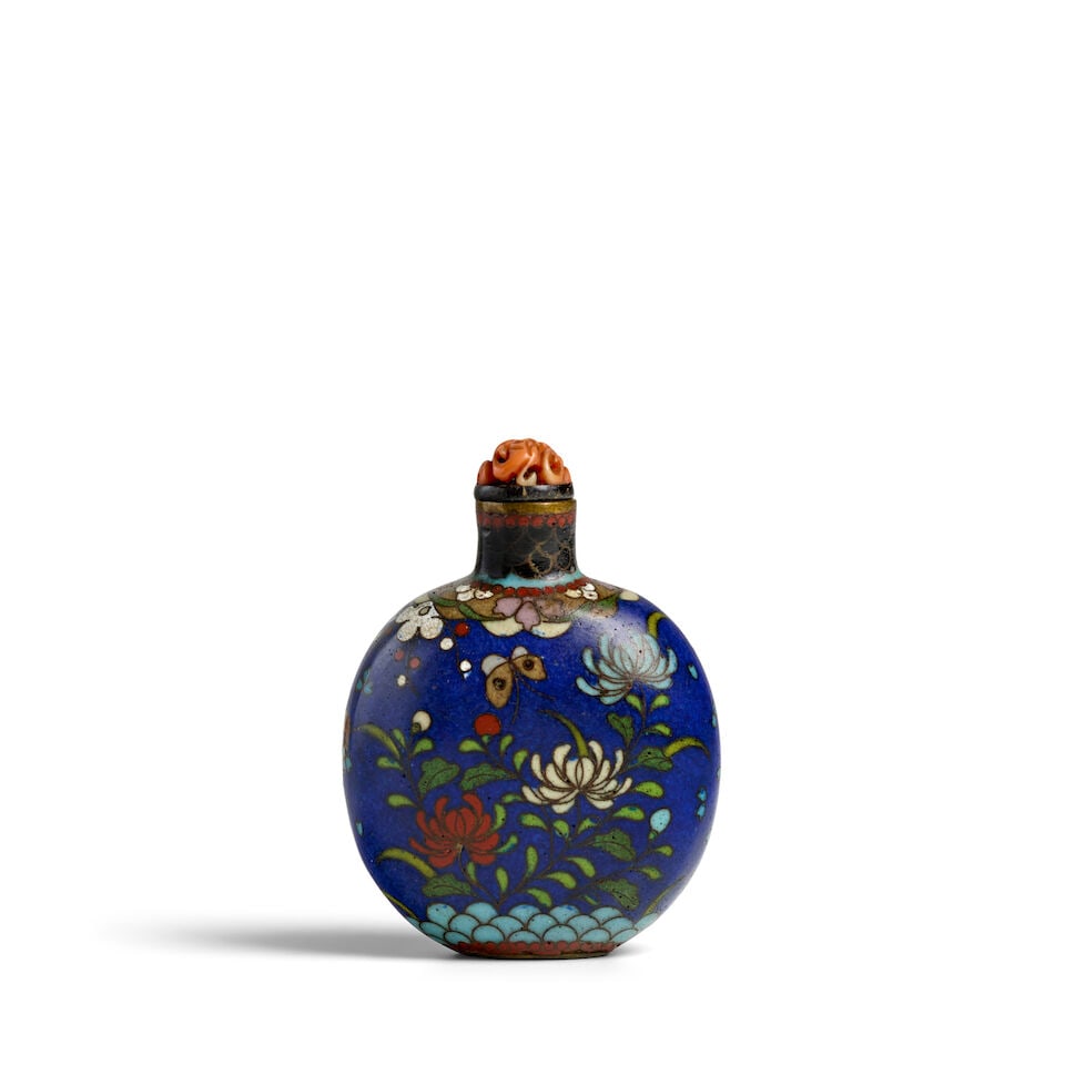 A CHINESE OR JAPANESE CLOISONNE ROUNDED SPADE-SHAPED 'BLOSSOM AND CHRYSANTHEMUM' SNUFF BOTTLE 1...: A CHINESE OR JAPANESE CLOISONNE ROUNDED SPADE-SHAPED 'BLOSSOM AND CHRYSANTHEMUM' SNUFF BOTTLE 1850-1920 2 1/2in (6.5cm) high, stopper Footnotes: 中國或日本