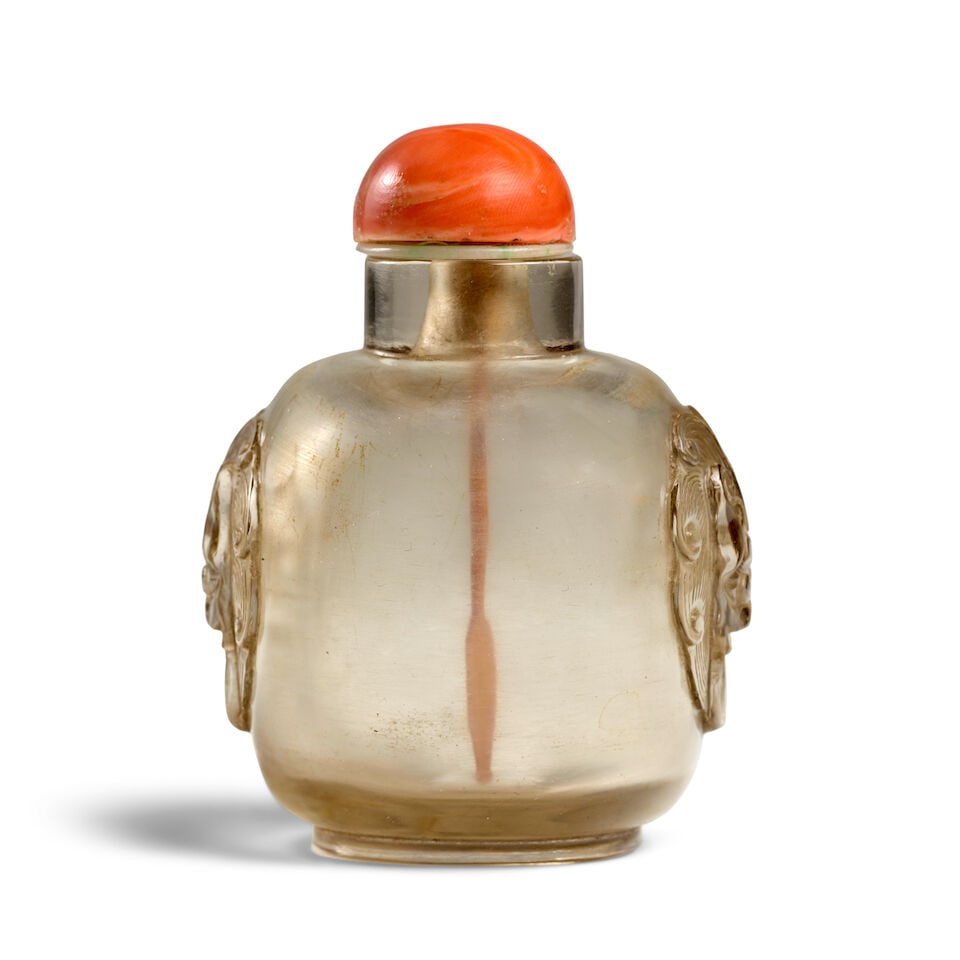 A PLAIN, ROUNDCED SQUARE PALE SMOKY CRYSTAL 'LARGE LION-MASK-HANDLED' SNUFF BOTTLE 1780-1880 - 2