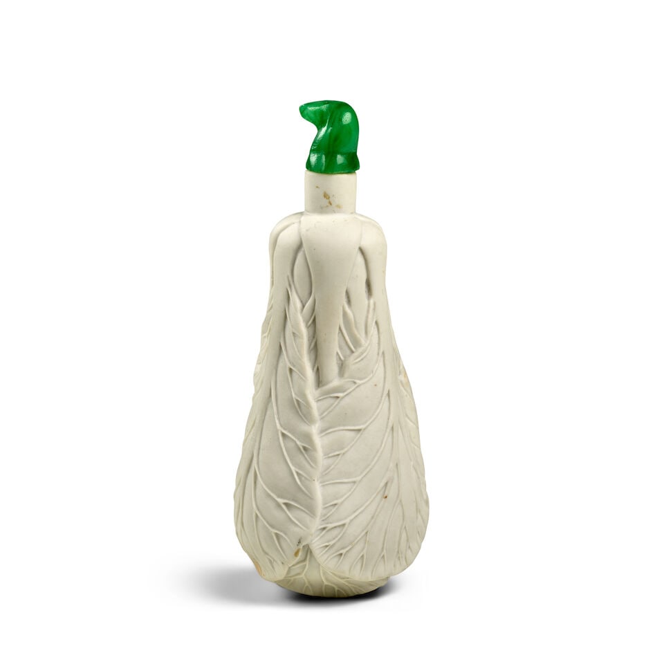A MOLDED BISCUIT PORCELAIN 'CABBAGE-FORM' SNUFF BOTTLE 1840-1920 - 2