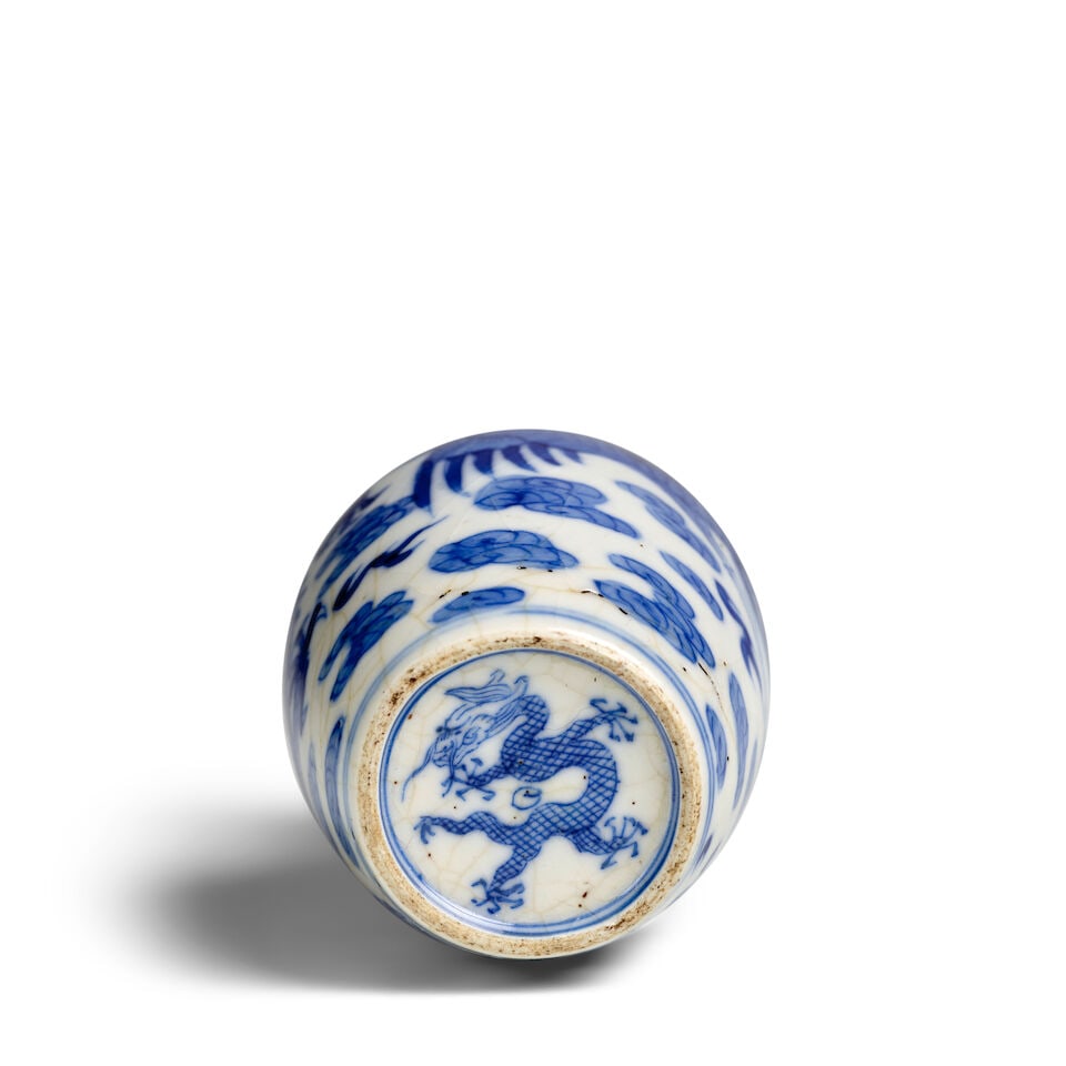A BLUE AND WHITE BALUSTER PORCELAIN 'FIVE-CLAWED DRAGON AND PHOENIX' SNUFF BOTTLE 1820-1900, asc... - 2