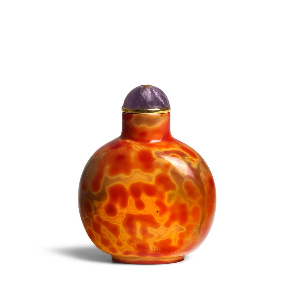 A ROUNDED SPADE-SHAPED REALGAR GLASS SNUFF BOTTLE 1730-1800 (1 of 3)