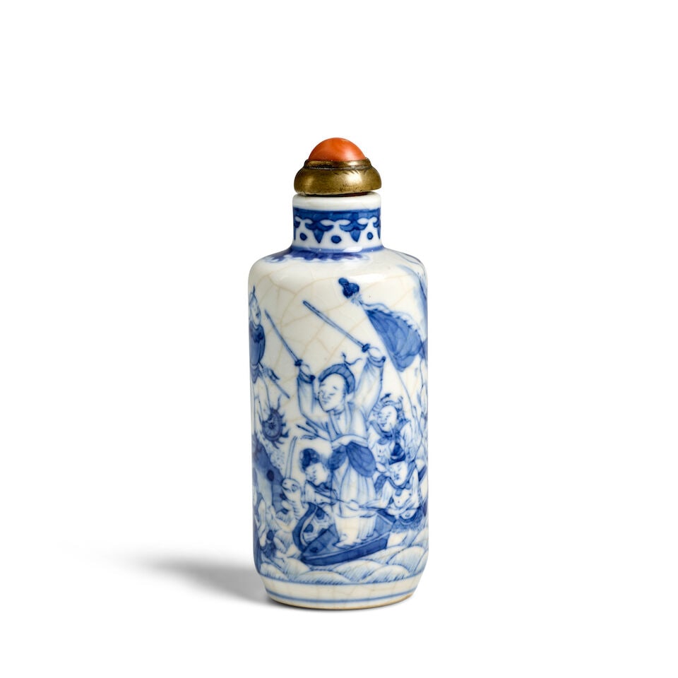 A CYLINDRICAL BLUE AND WHITE SOFT-PASTE PORCELAIN 'WHITE SNAKE STORY' SNUFF BOTTLE 1800-1900 - 3