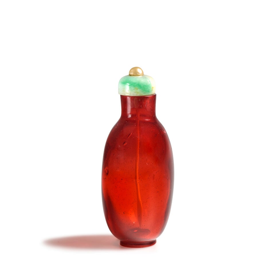 A SLIGHTLY BULBOUS, OVIFORM, TRANSPARENT RED GLASS SNUFF BOTLLE 1770-1860 - 2