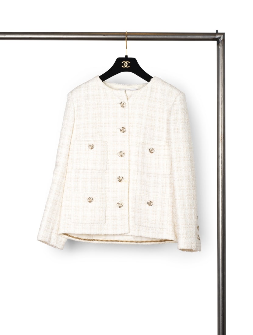 Chanel, collection Prêt-à-Porter, Croisière 2023 Hotel Monte-Carlo Beach. Veste e... (1 of 1)